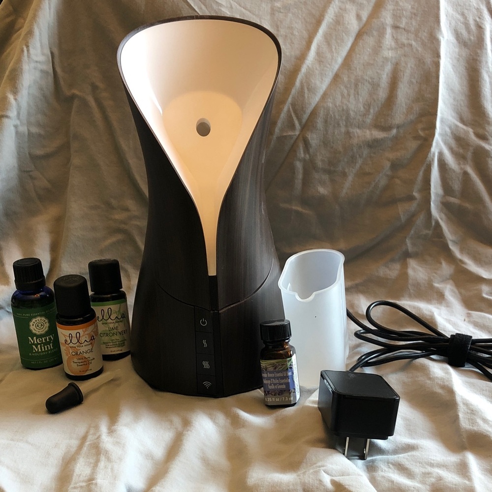 Ultrasonic Aromatherapy Diffuser - Black Woodgrain with 4 oils